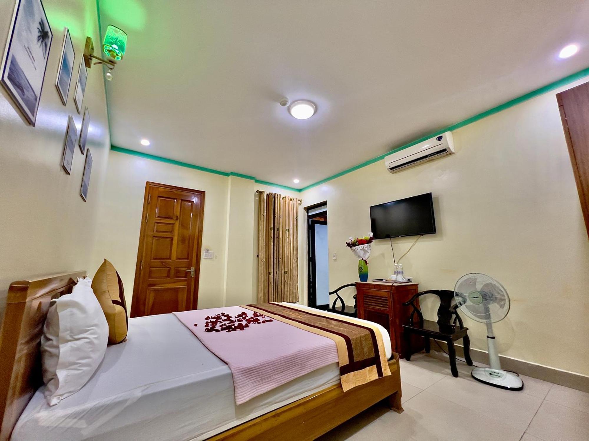 Manh Vuong Hotel Catba Dong Khe Sau Exteriör bild