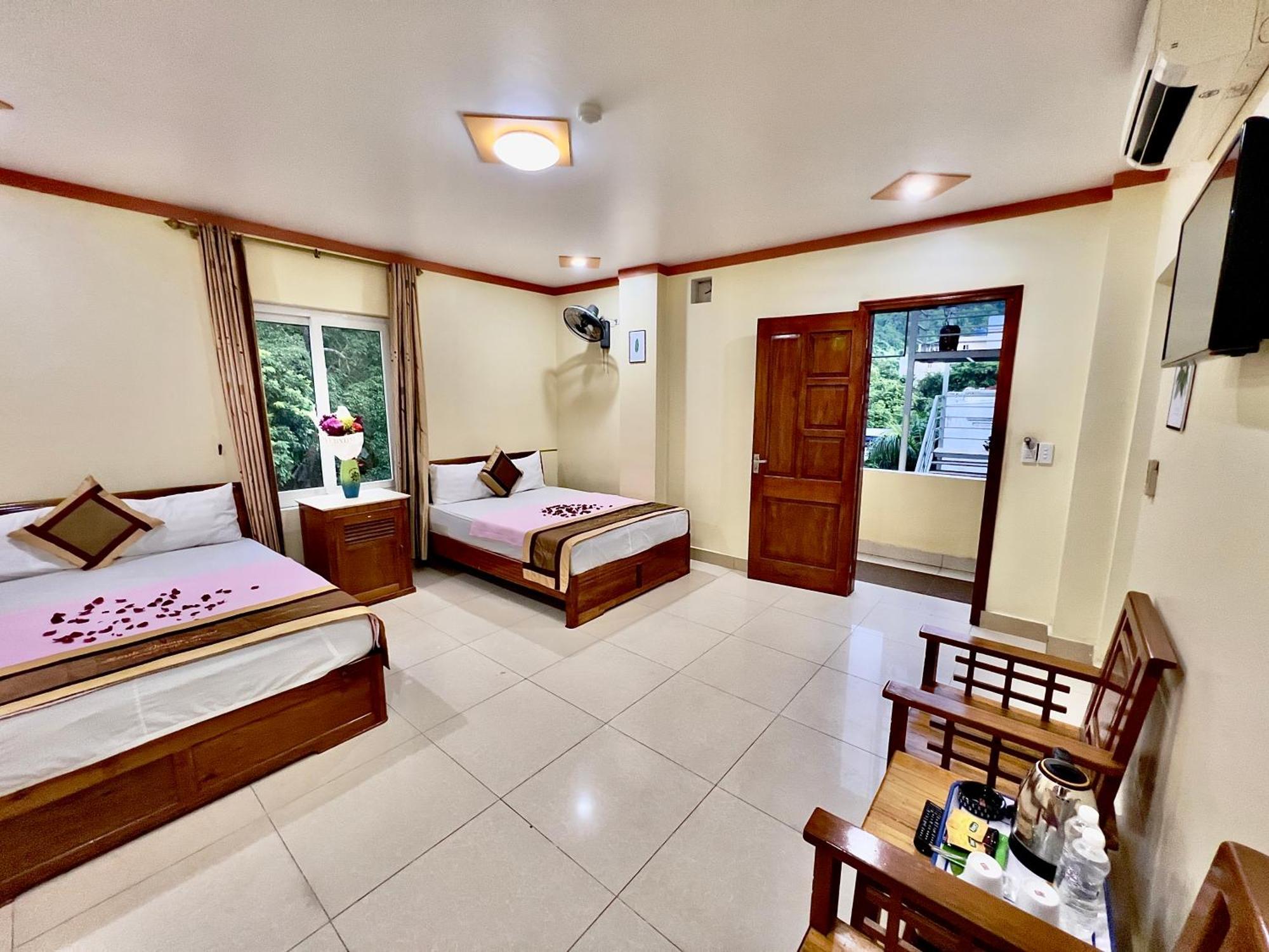Manh Vuong Hotel Catba Dong Khe Sau Exteriör bild