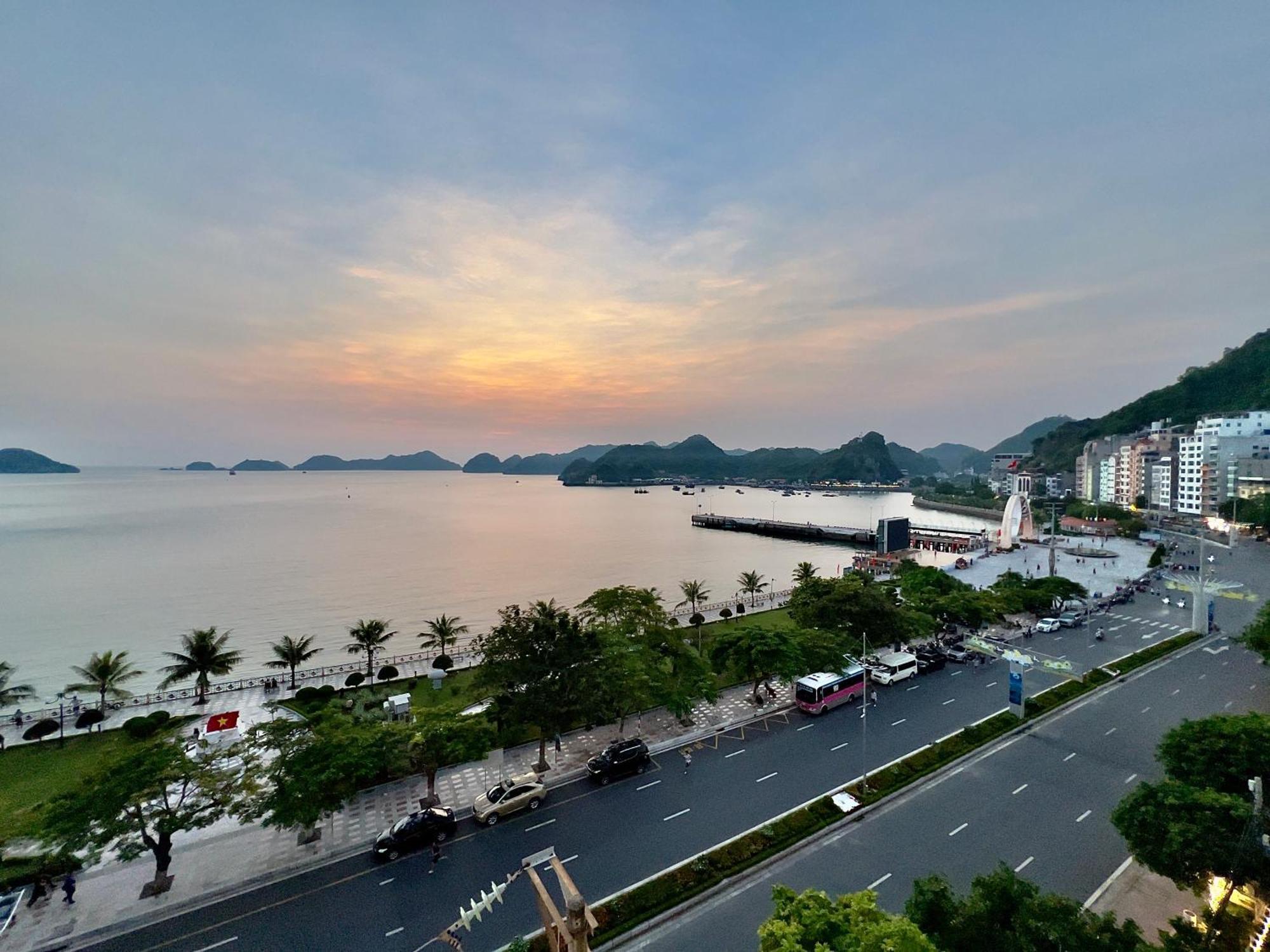 Manh Vuong Hotel Catba Dong Khe Sau Exteriör bild