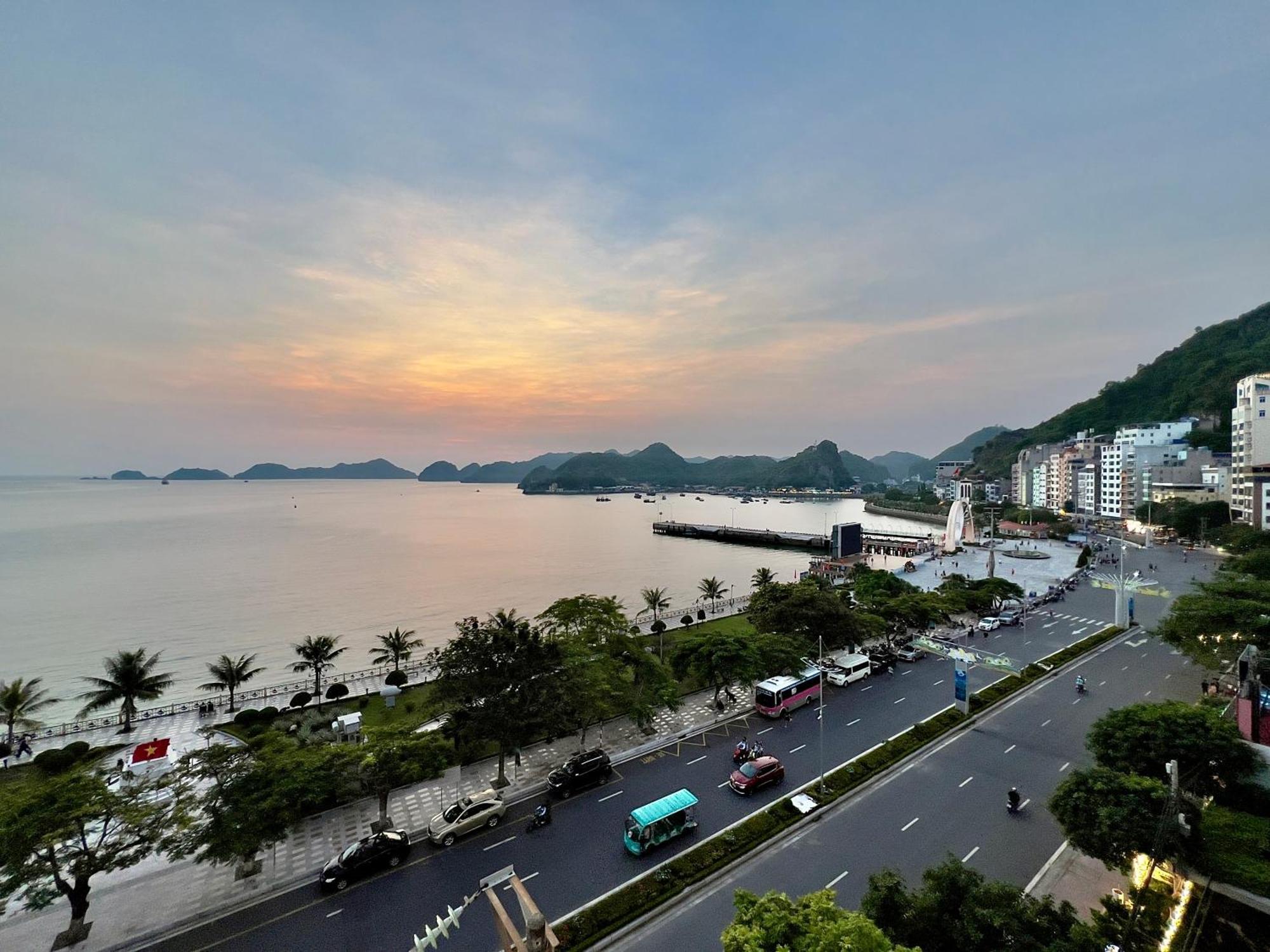 Manh Vuong Hotel Catba Dong Khe Sau Exteriör bild