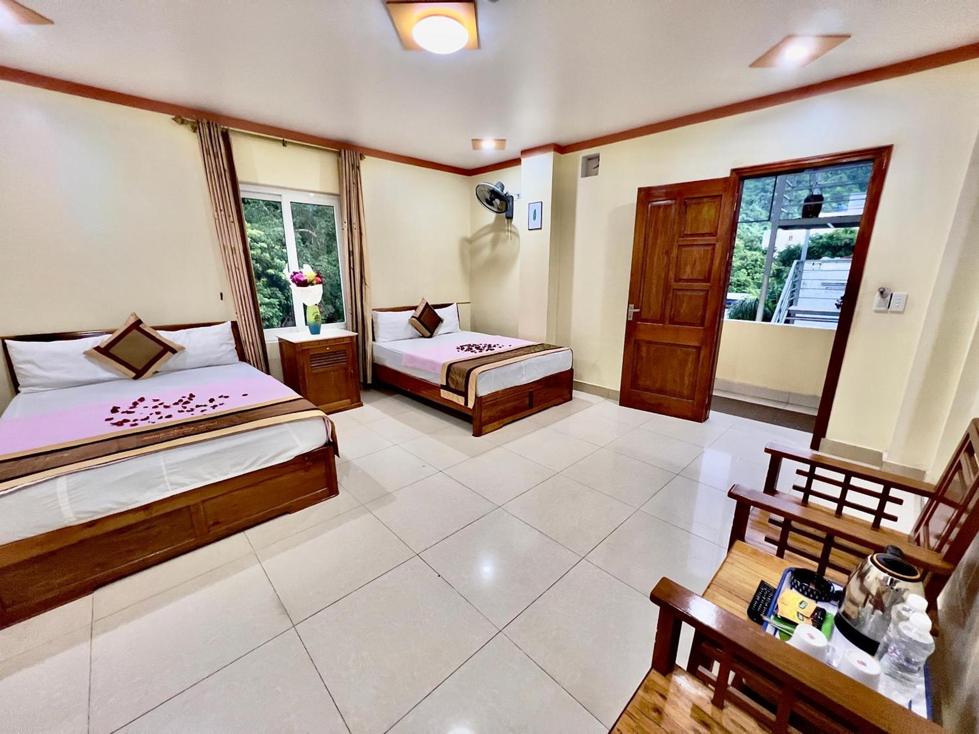 Manh Vuong Hotel Catba Dong Khe Sau Exteriör bild