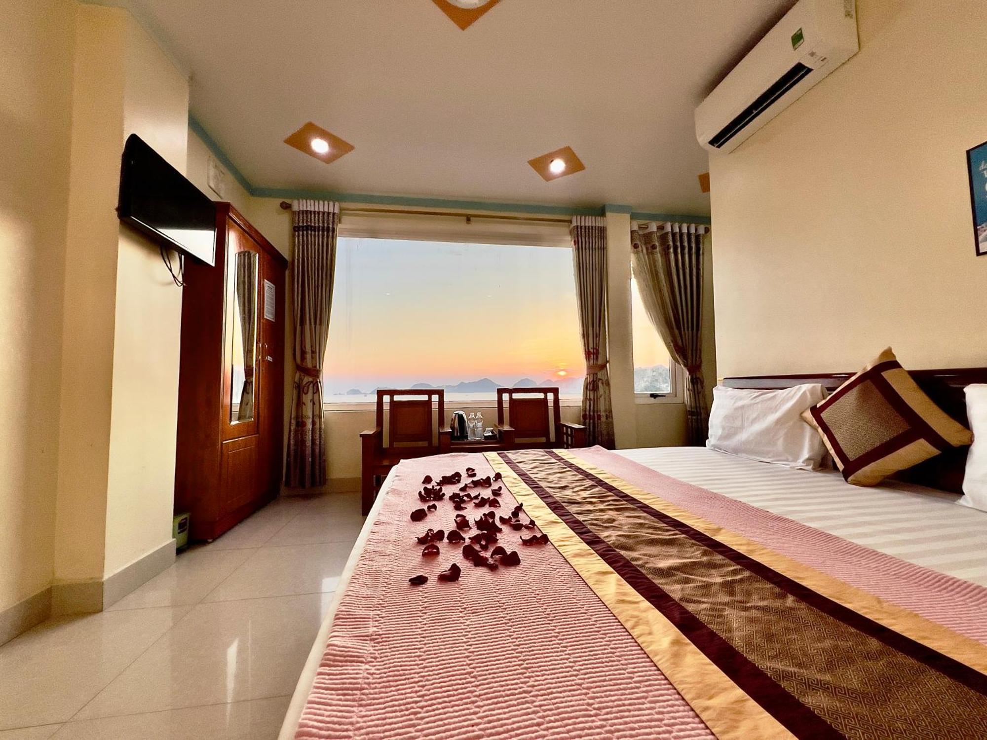 Manh Vuong Hotel Catba Dong Khe Sau Exteriör bild