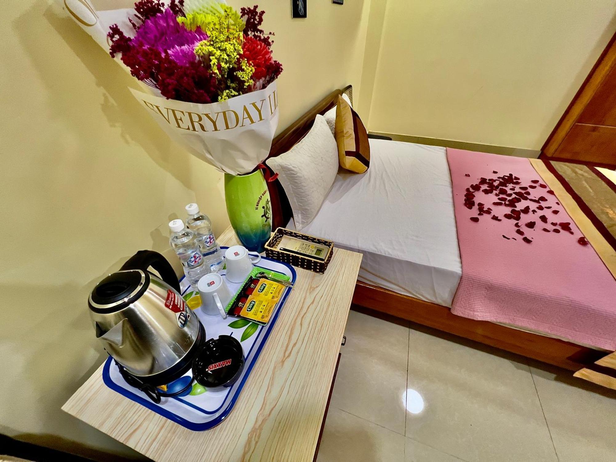 Manh Vuong Hotel Catba Dong Khe Sau Exteriör bild