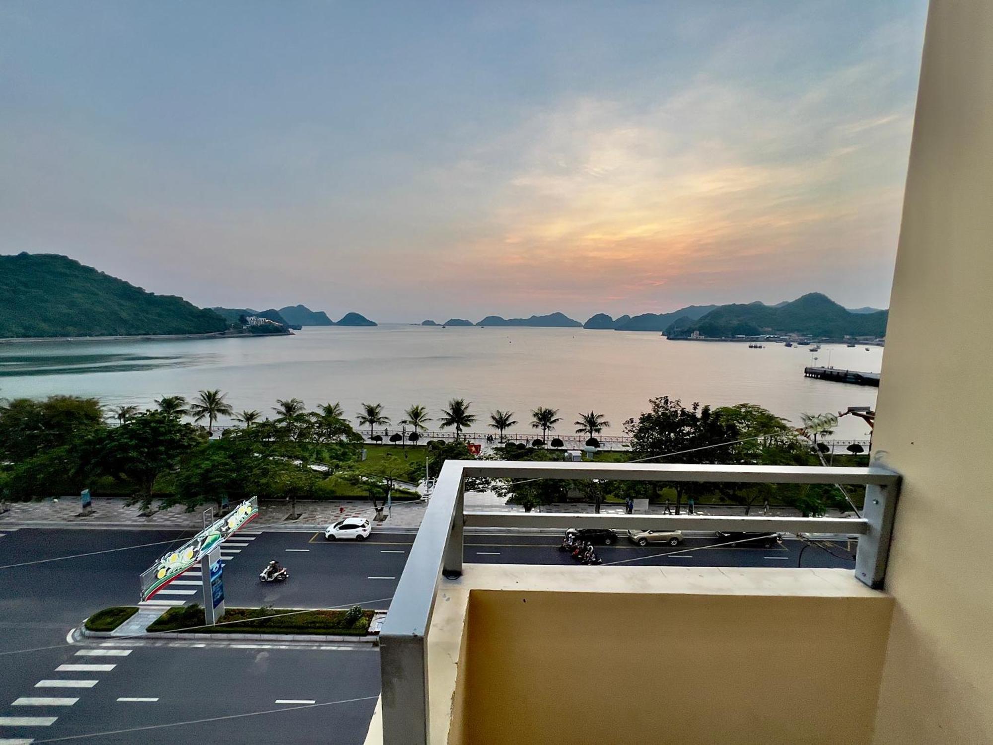 Manh Vuong Hotel Catba Dong Khe Sau Exteriör bild