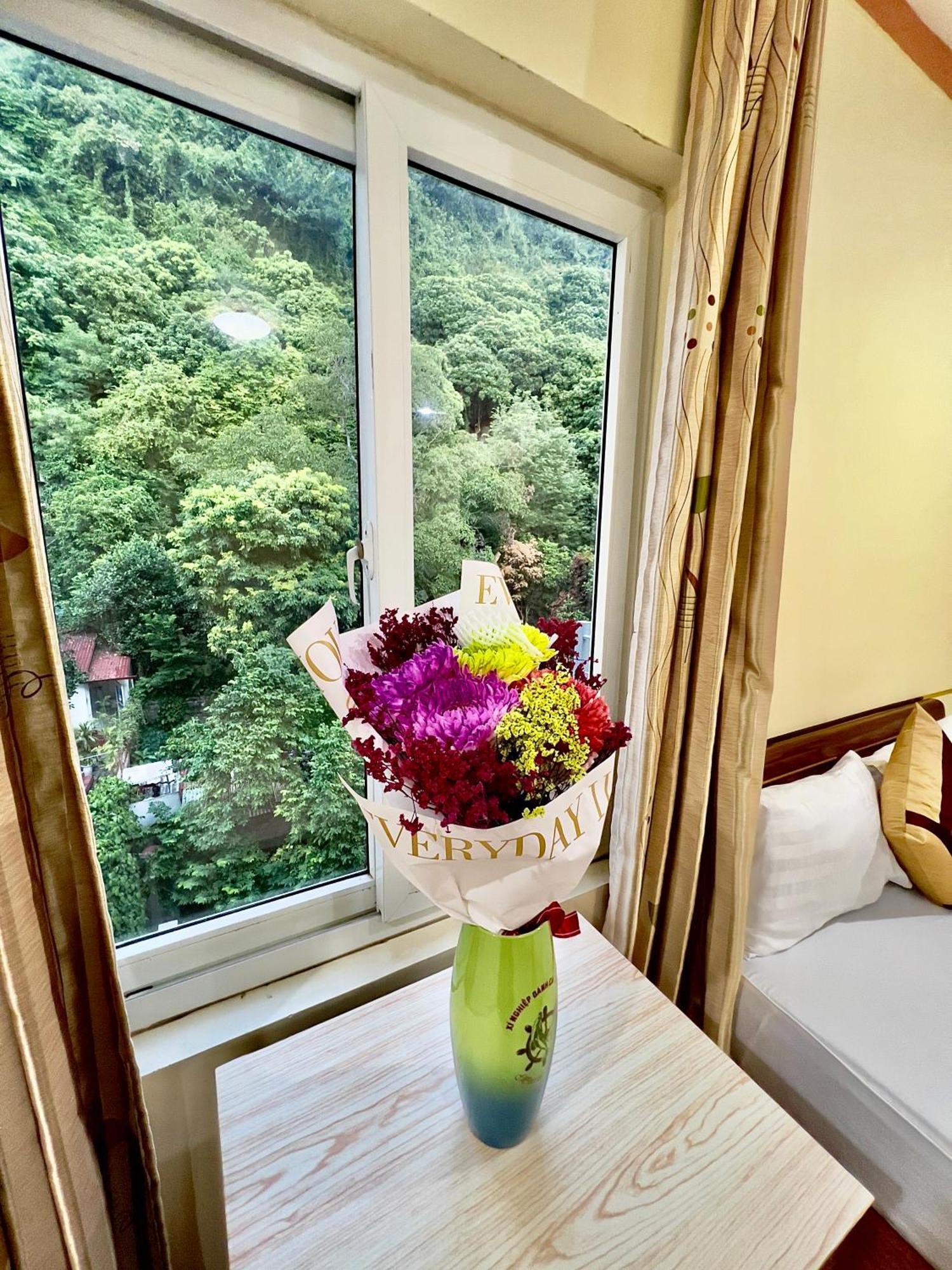 Manh Vuong Hotel Catba Dong Khe Sau Exteriör bild